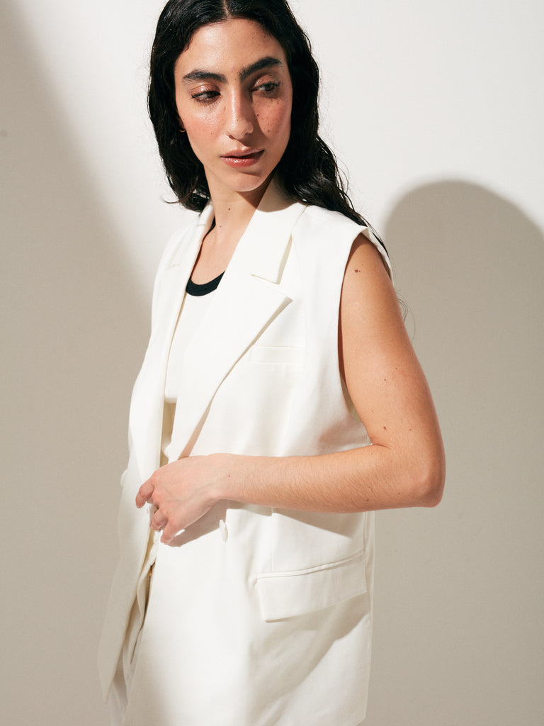 WHITE TIDE SLEEVELESS BLAZER